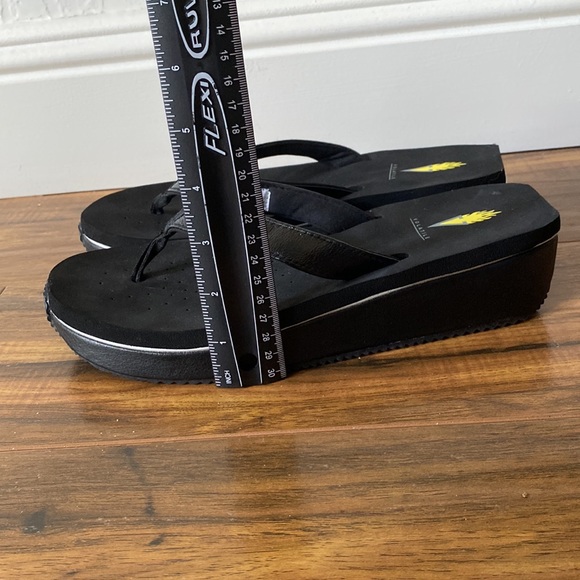 Volatile Leather Platform Flip Flops Size 10 - Picture 11 of 11